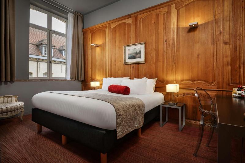 Superior Queen Room image 4