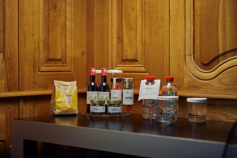 Privilege Queen Room image 4