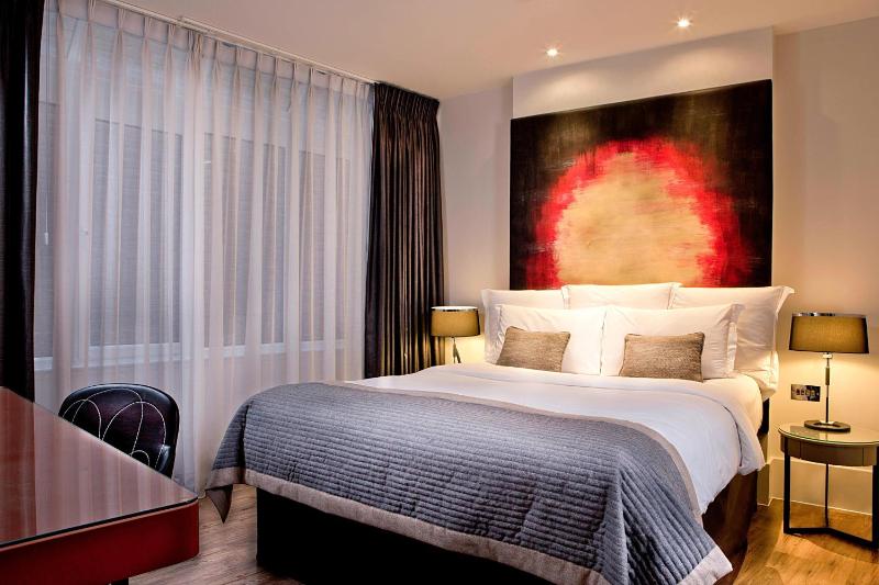 Deluxe, Larger Guest room, 1 Queen   image 1