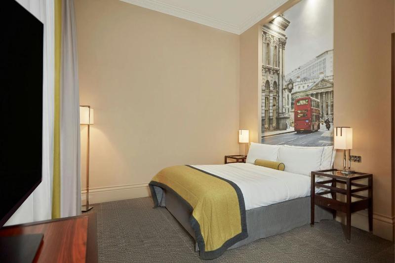 Deluxe, Larger Guest room, 1 Queen   image 3