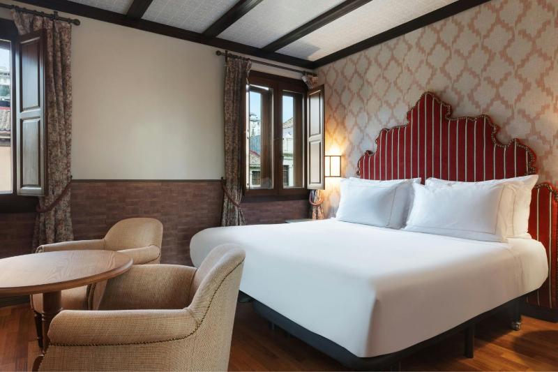 Standard King Room image 1