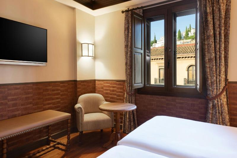 Standard Twin Room image 3