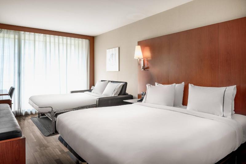 Triple King Room with Sofa Bed image 3
