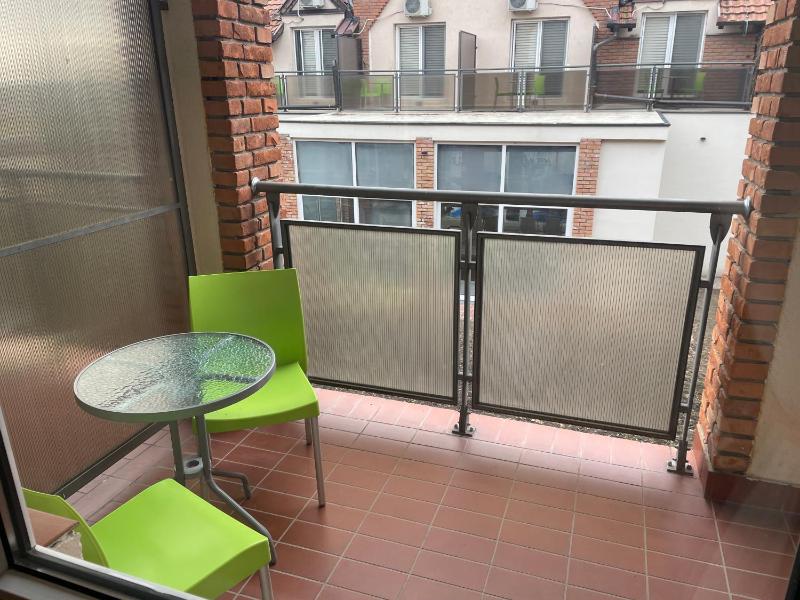 Double Room with Balcony image 3
