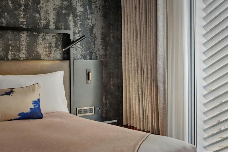 Anything But Standard, Guest room, Queen, City view image 4