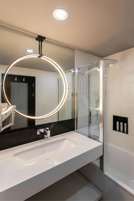 Junior Suite Dreams, Junior Suite, 1 King, Sofa bed image 3