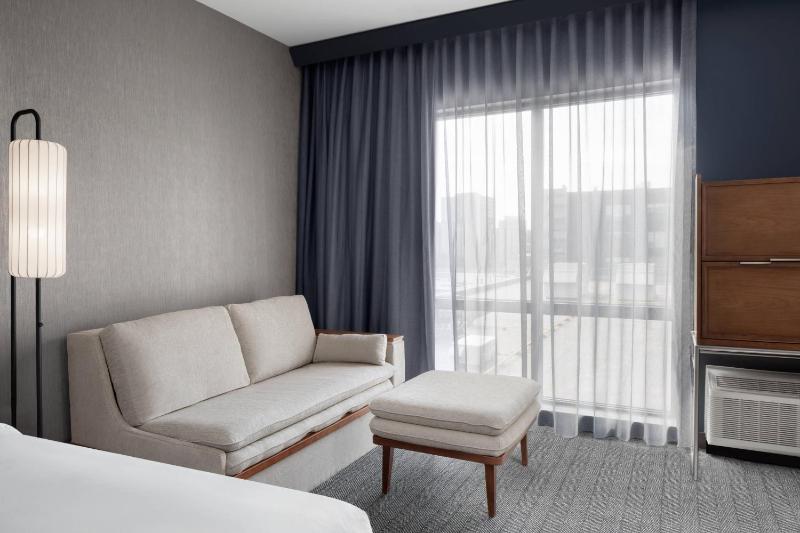 King Room with Sofa Bed image 4