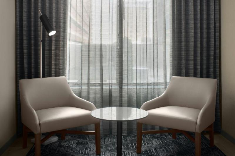 Corner King Room image 3