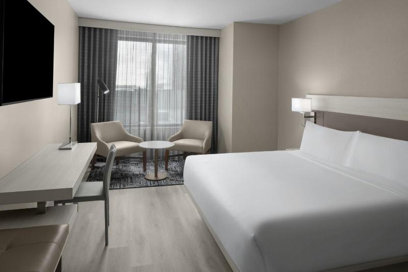 Corner King Room image 1