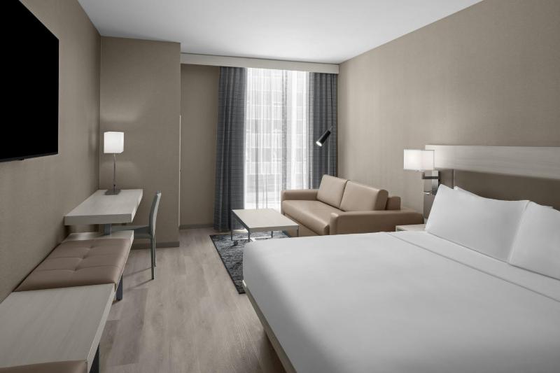 King Room with Sofa Bed image 4