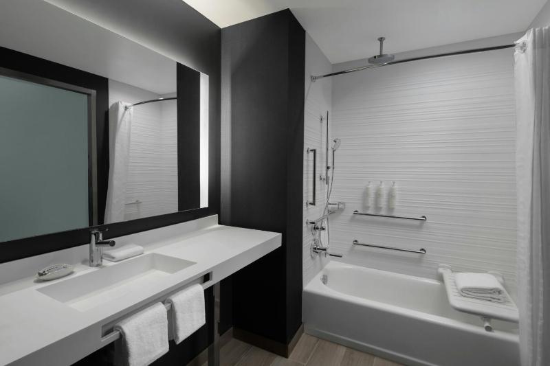 King Room image 4