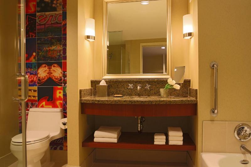 Double Room with City View image 2