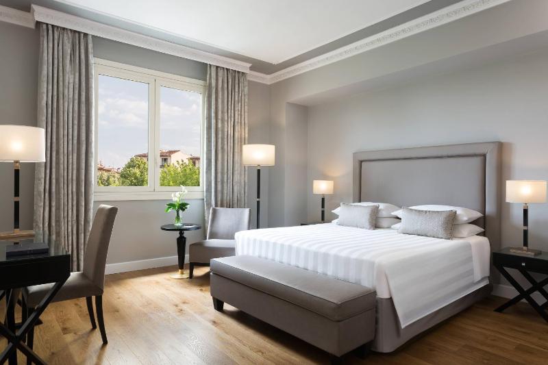 Superior, Guest room, 1 King image 4