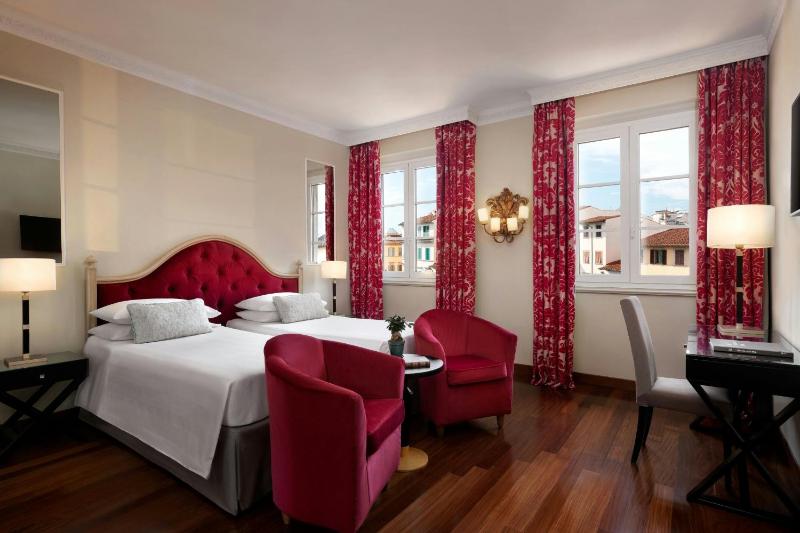 Deluxe, Guest room, 1 King image 4