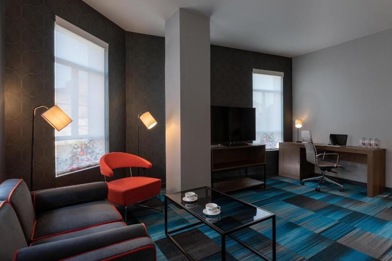 Urban Studio with Double Bed image 3