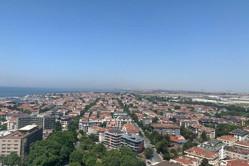 Deluxe King Room with City View image 3