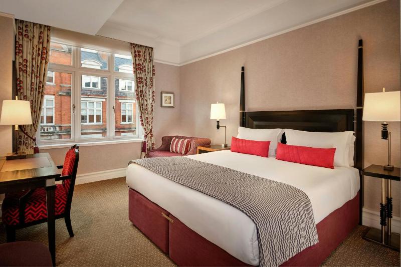 Executive, Larger Guest room, 1 King image 4