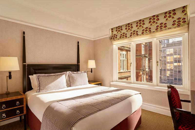 Deluxe, Guest room, 1 King image 3