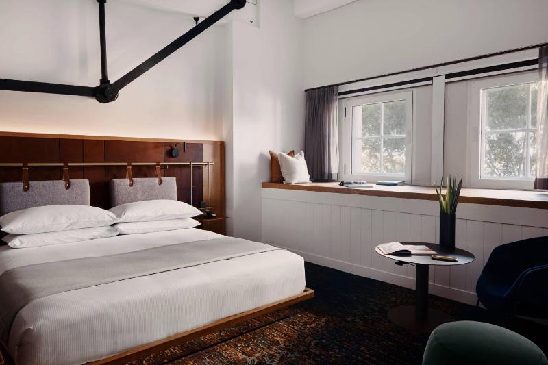 Bridge View Room image 4