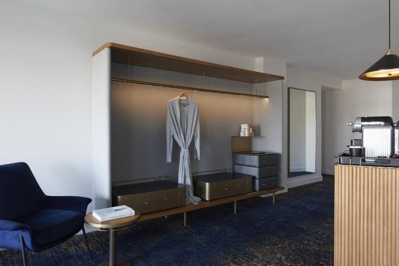 Hickson Suite image 1