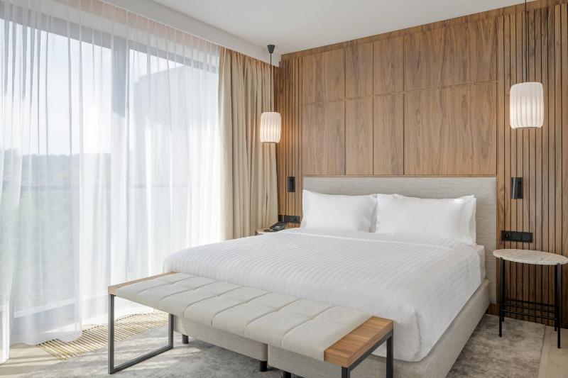 Standard Double Room image 3