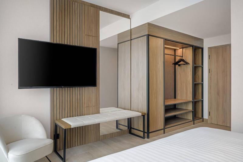 Standard Double Room image 4