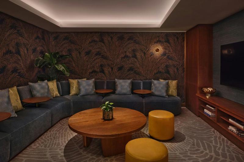 Executive Suite, 1 King image 3