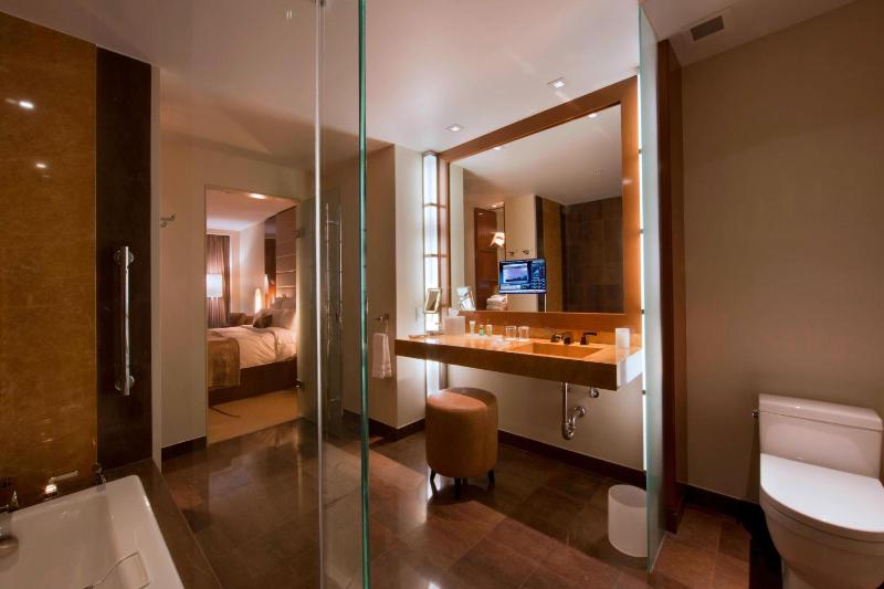 King or Double Room with City View image 3