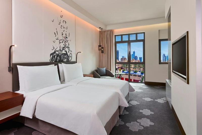 Deluxe Twin Room with Pool View image 4
