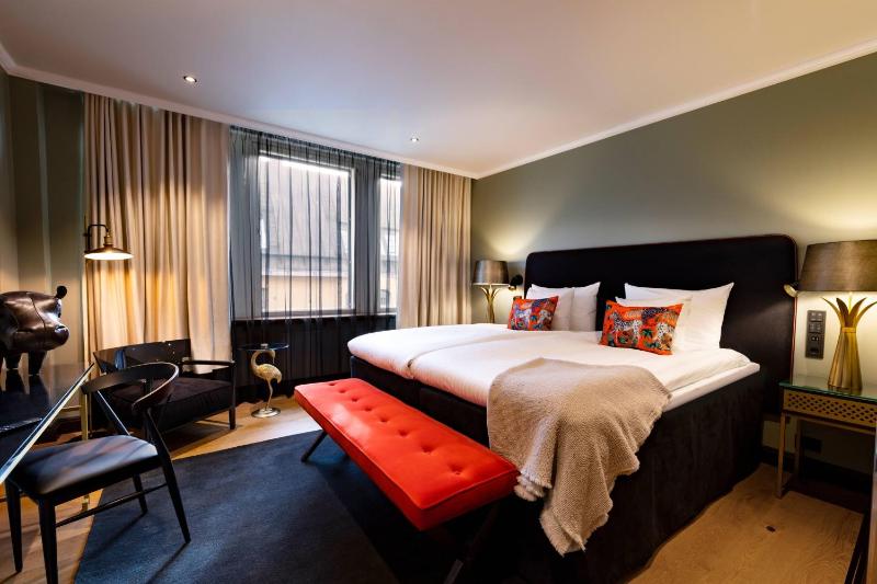 Luxe, Deluxe Guest room, 1 King image 1