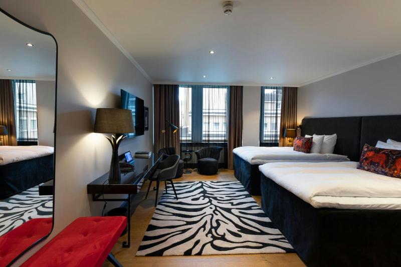 Trendy, Larger Guest room, 2 Doubles image 4