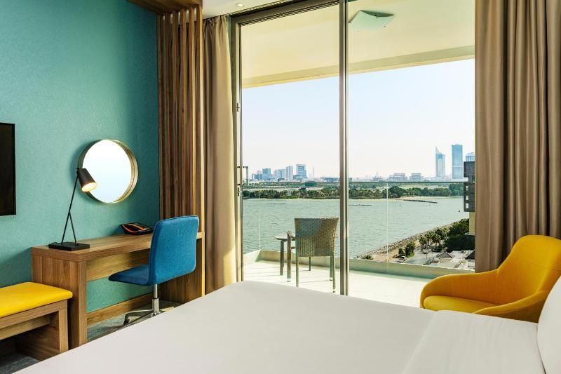 Aloft Partial Sea View King Room with Balcony including Shopping Malls Shuttle Service, 20% off F&B, Spa & Abra Boat Tour Discount  image 1