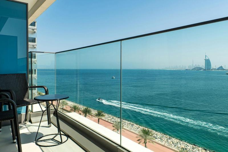 Aloft Sea View King Room with Balcony including Shopping Malls Shuttle Service, 20% off F&B, Spa & Abra Boat Tour Discount image 4