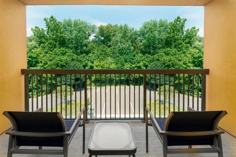 One-Bedroom Suite with Balcony image 3