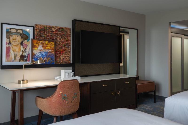 Renaissance Dallas Addison Hotel - image 12