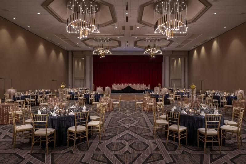 Renaissance Dallas Addison Hotel - image 5