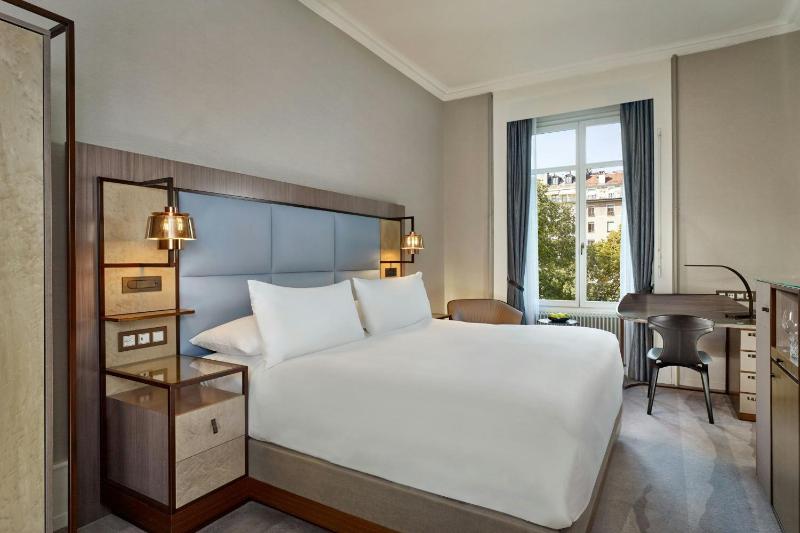 Classic Garden View, Guest room, 1 King, Garden view image 3