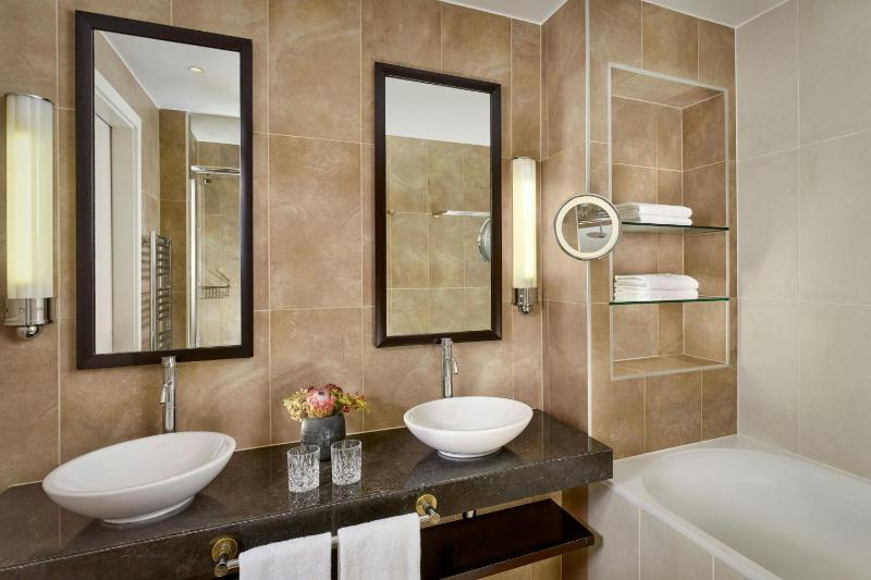 Lake Front Junior Suite, Suite, 1 King, Lake Front view image 2