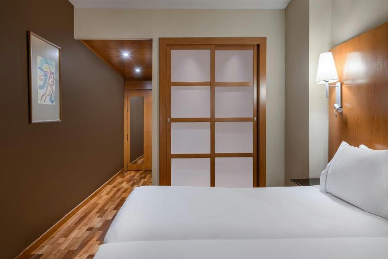 Triple Room, Guest room, 2 Twin/Single Bed(s) image 3