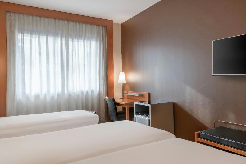 Triple Room, Guest room, 2 Twin/Single Bed(s) image 4