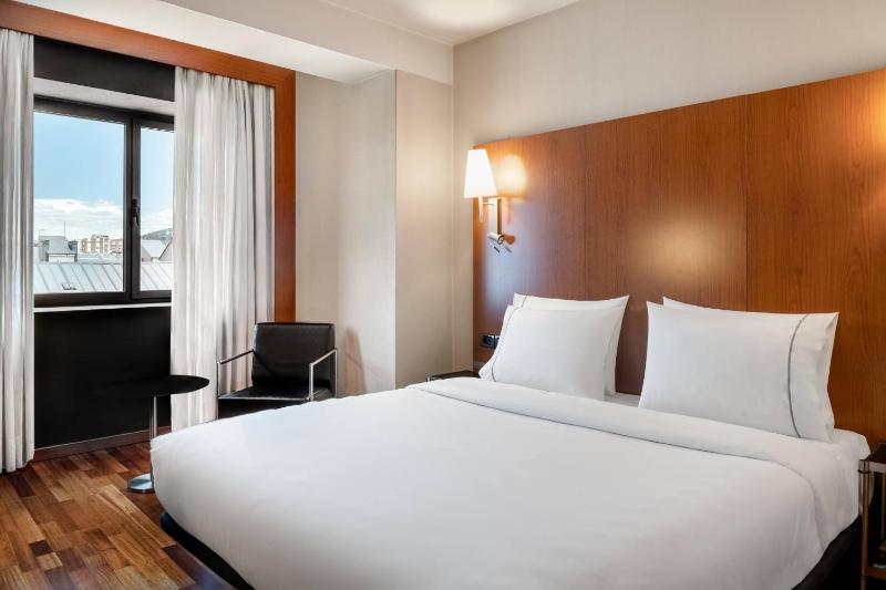 Superior Room, Guest room, 1 King image 3