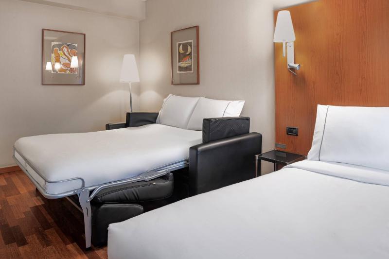 Superior Twin Room image 4