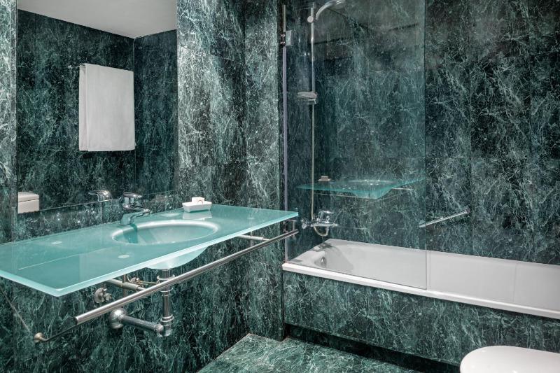 Junior King Suite image 2