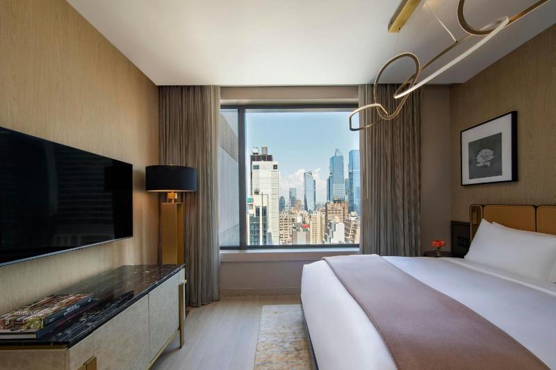 Hudson King Room - High Floor image 4