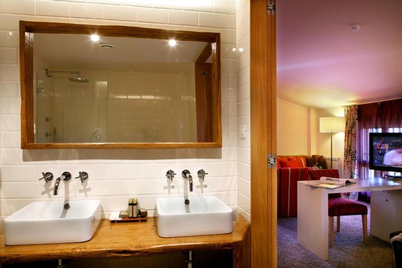 Superior Double Room image 3