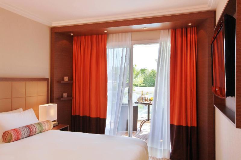 Double Room with City View image 4