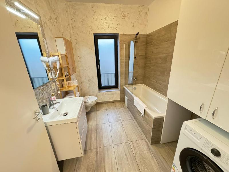Premier Luxury Lipatti by Glam Apartments - Parking Option - image 5