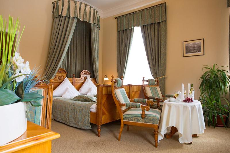 Deluxe Double Room image 1