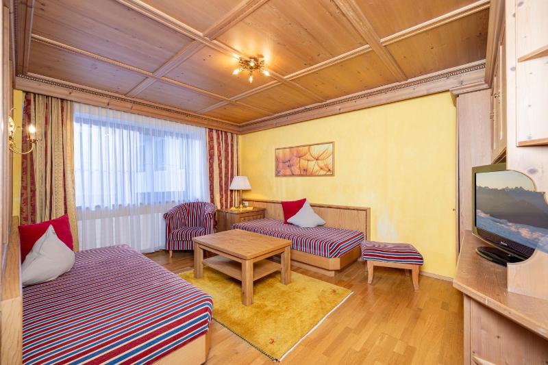 One-Bedroom Apartment image 3