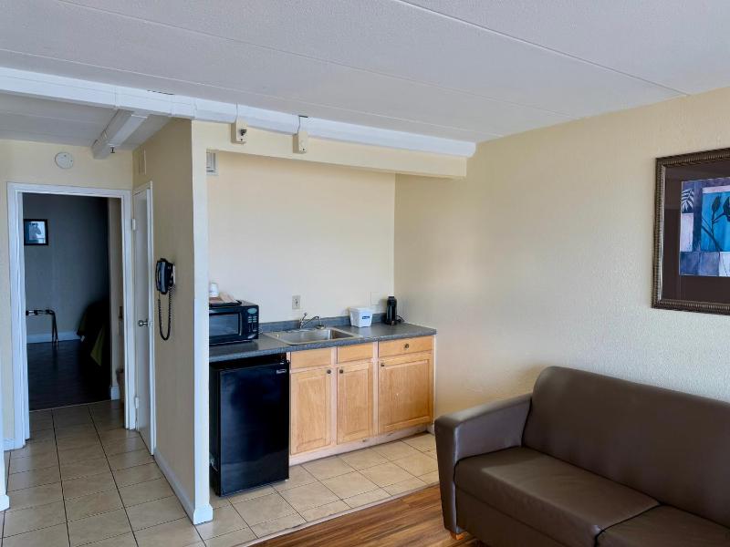 1 King Bed, One-Bedroom, Oceanfront, Non-Smoking image 4